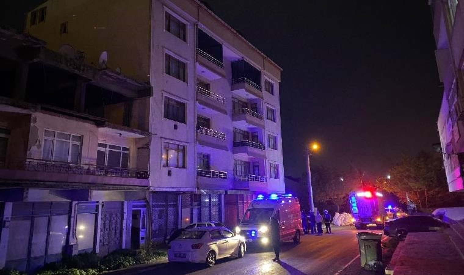 Kocaeli’nde ‘gaz kokusu’ paniği… 5 katlı bina tahliye edildi!