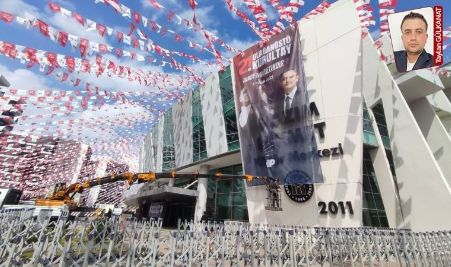 Kurultay öncesi son hazırlıklar… Kongre merkezi CHP bayraklarıyla donatıldı!