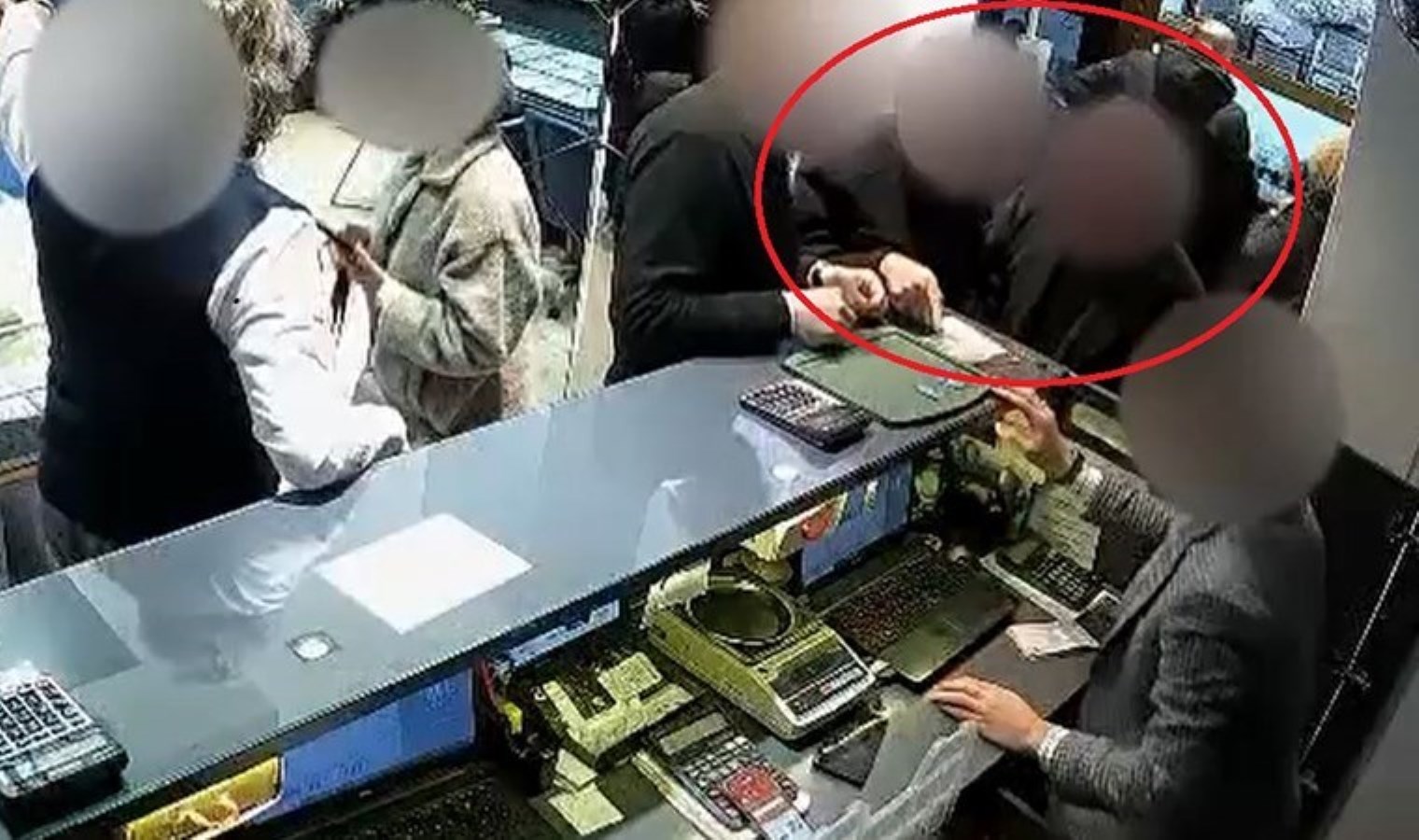 Kuyumcuya ‘sahte altın’ satacaklardı! Yakayı ele verdiler: 3 gözaltı