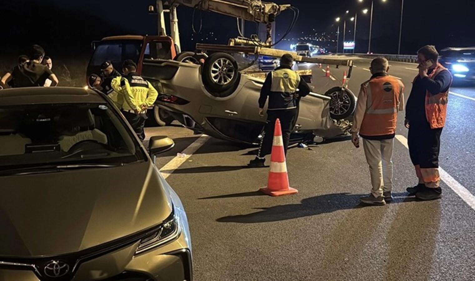 Kuzey Marmara Otoyolu’nda 2 otomobil çarpıştı: Çok sayıda yaralı!
