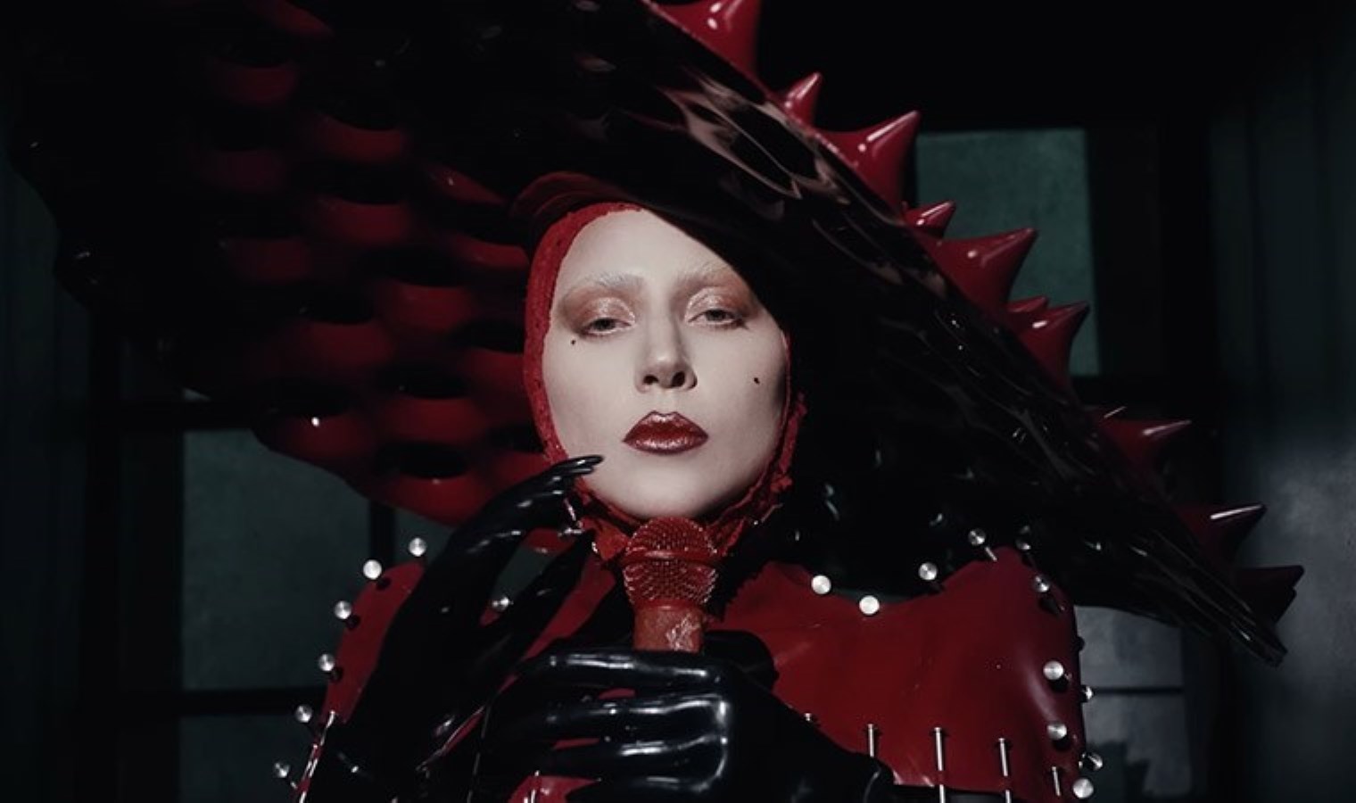 Lady Gaga yine zirvede: Müzik listelerine ilk sıradan giriş yaptı