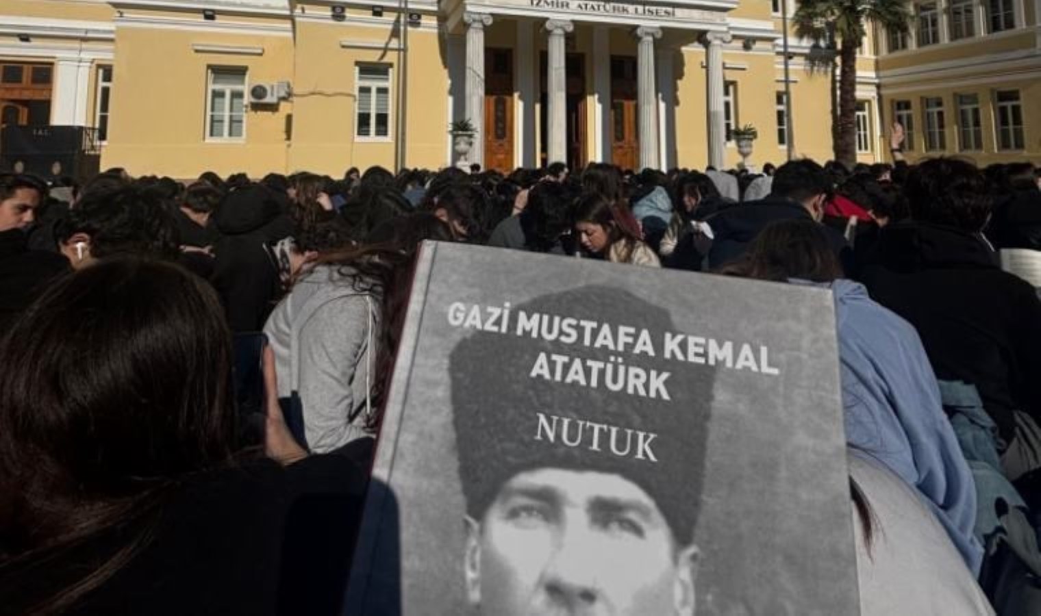 Liseler yurt genelinde ayakta! Öğretmen sürgünlerine tepki büyüyor