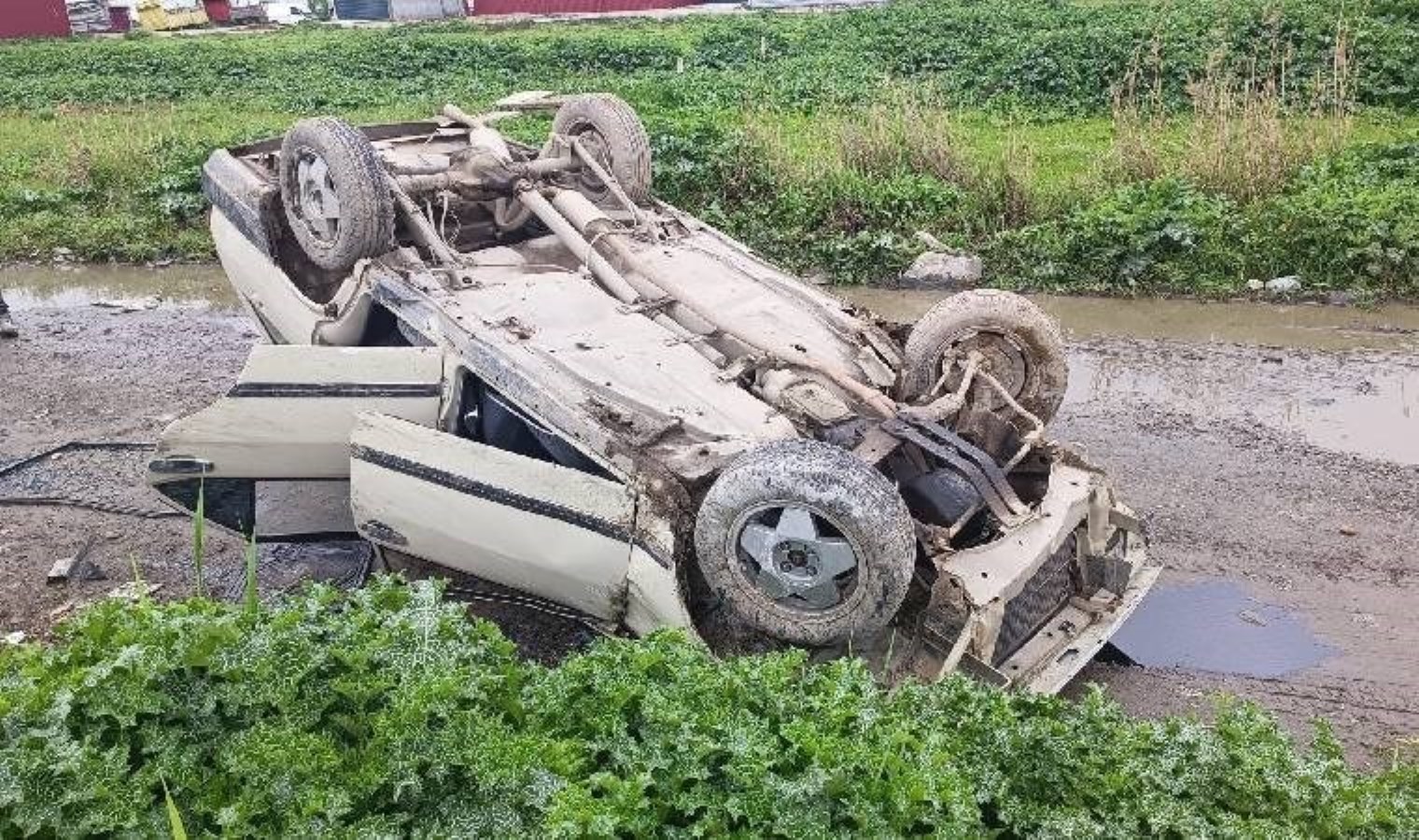 Manisa’da kaza yapan otomobil çalıntı çıktı!