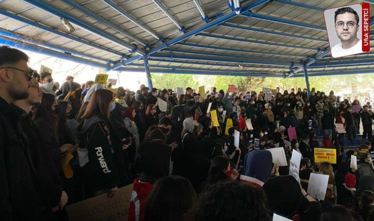 Marmara Üniversitesi’nde polis ablukası: Öğrenciler İBB’ye yönelik operasyona karşı kampüste toplandı