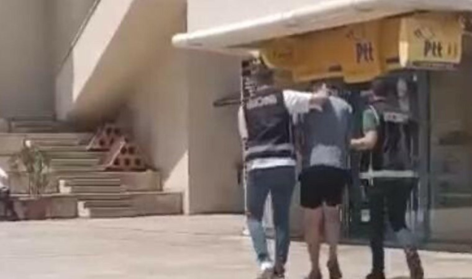 Marmaris’te sahte dövizle alışveriş yapan turist sınır dışı edildi