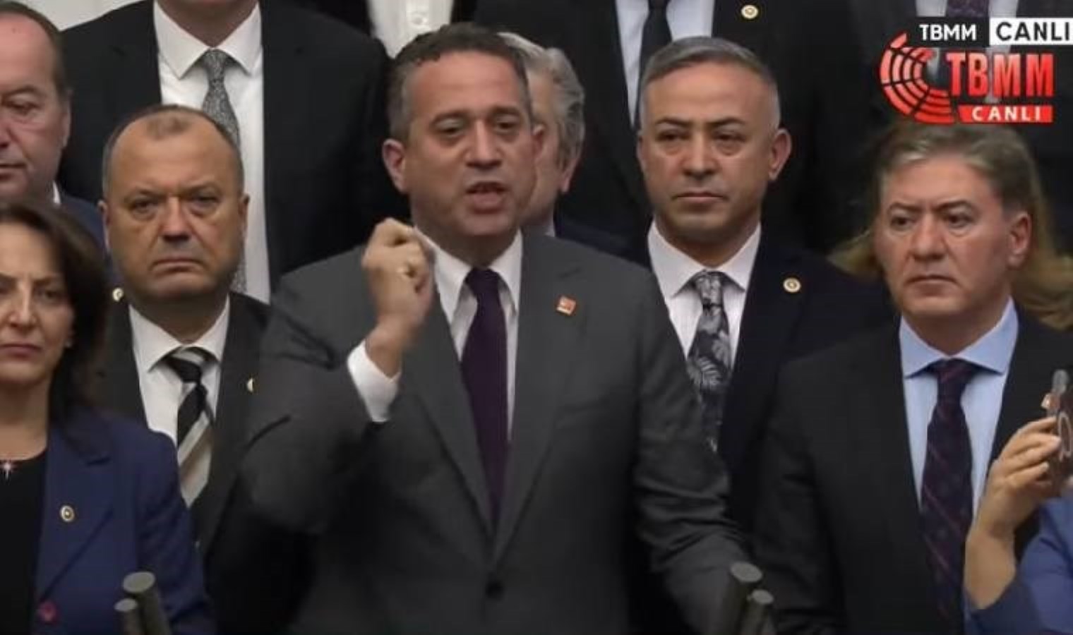 Meclis’te ‘Ekrem İmamoğlu’ tepkisi… Tüm CHP’li vekiller kürsüde!