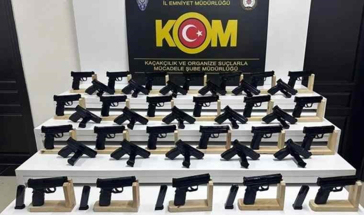 Mersin’de 44 ruhsatsız tabanca ele geçirildi