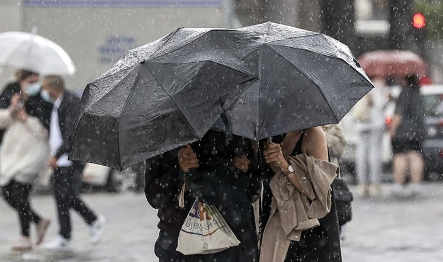 Meteoroloji 3 ili ‘saat vererek’ uyardı: Çok kuvvetli geliyor!