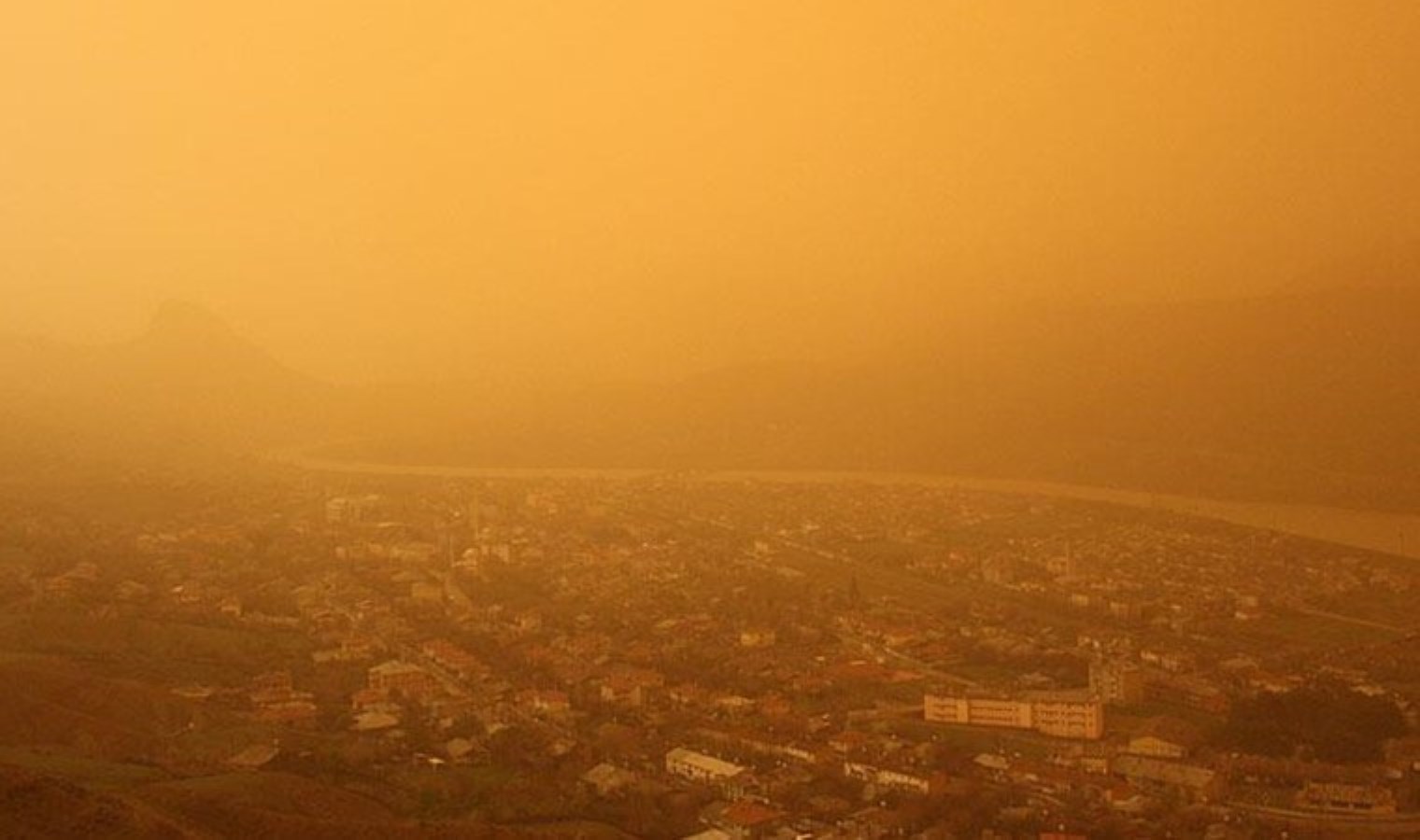 Meteoroloji Genel Müdürlüğü duyurdu: Çöl tozuna karşı maske uyarısı
