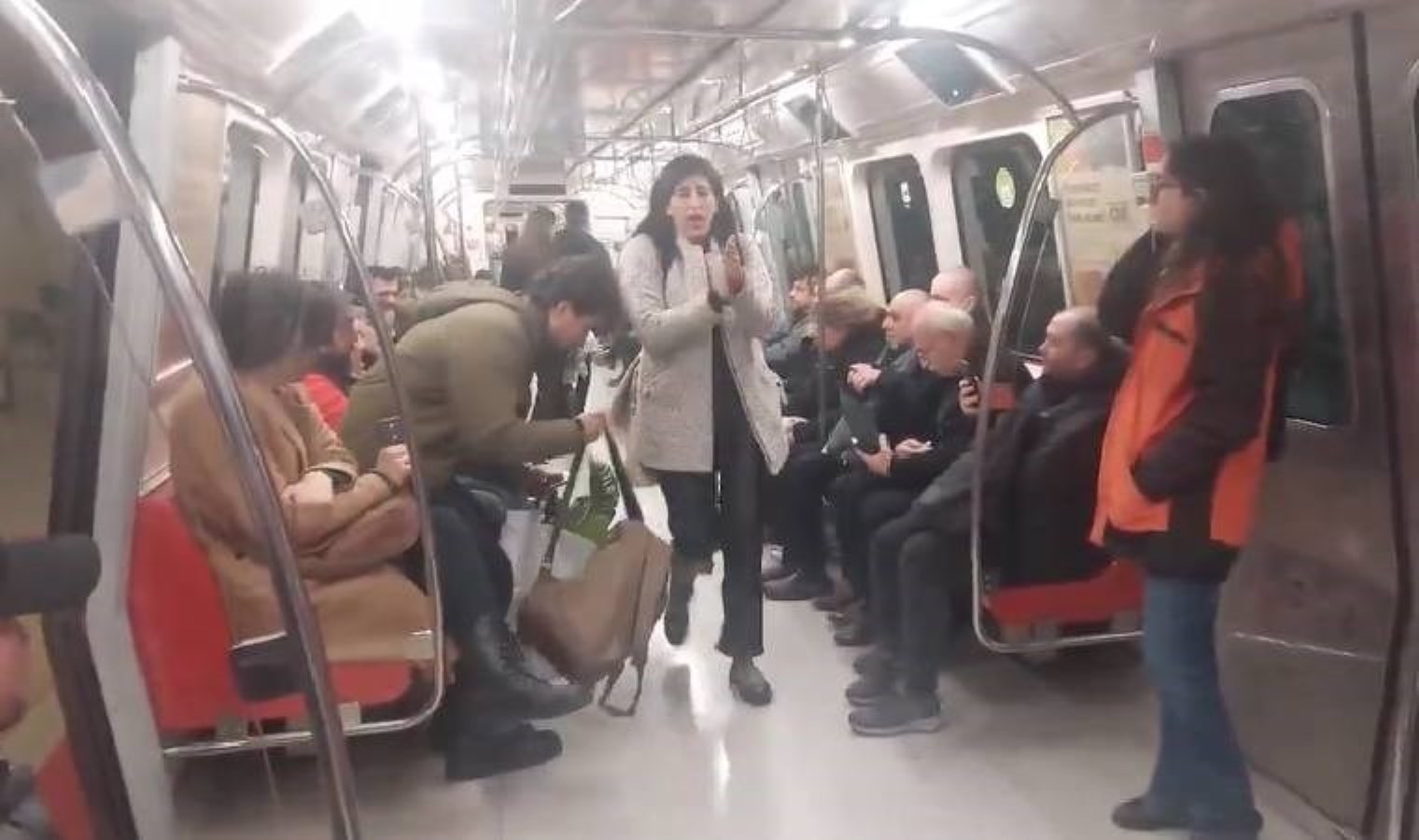Metroda ‘Ekrem İmamoğlu’ protestosu!