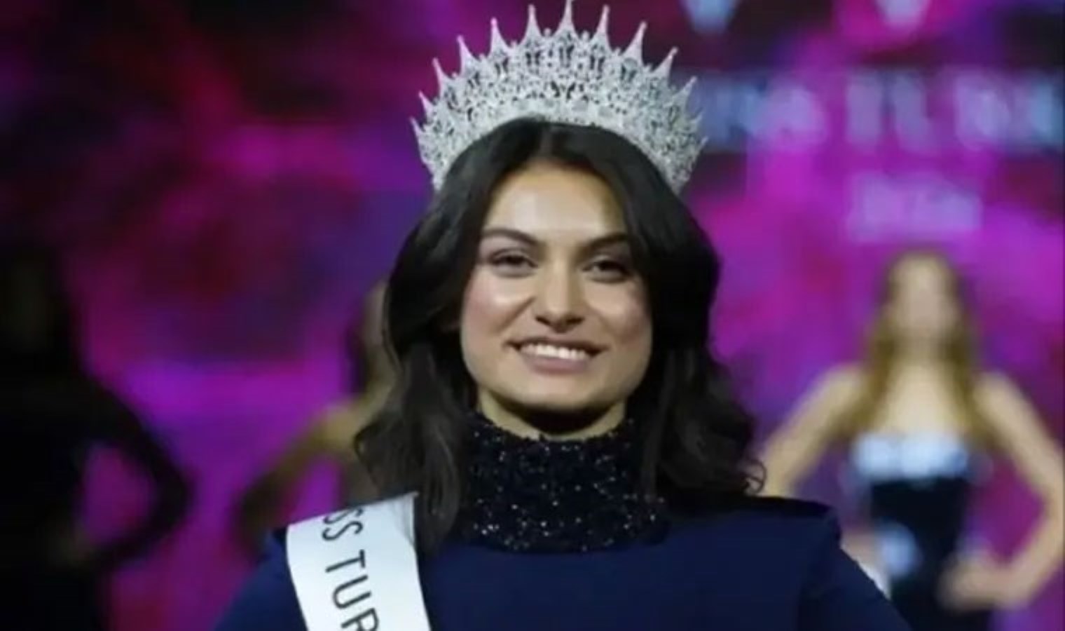 Miss Turkey ikincisi Cemre Üker’in tacı geri alındı