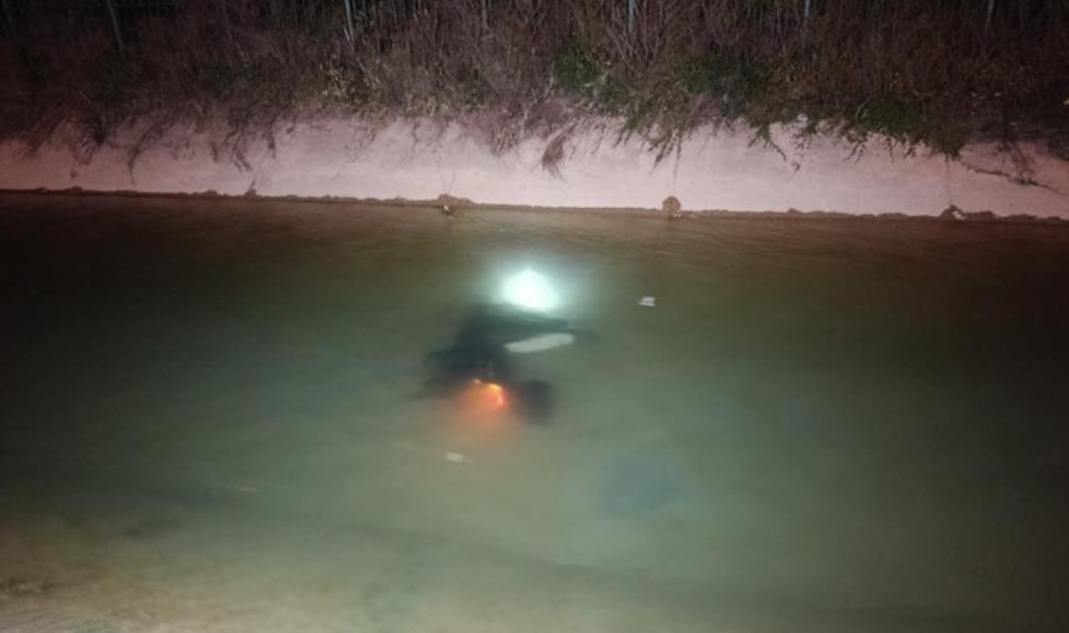 Motosiklet sulama kanalına düştü: Genç baba öldü, eşi ve oğlu yaralandı