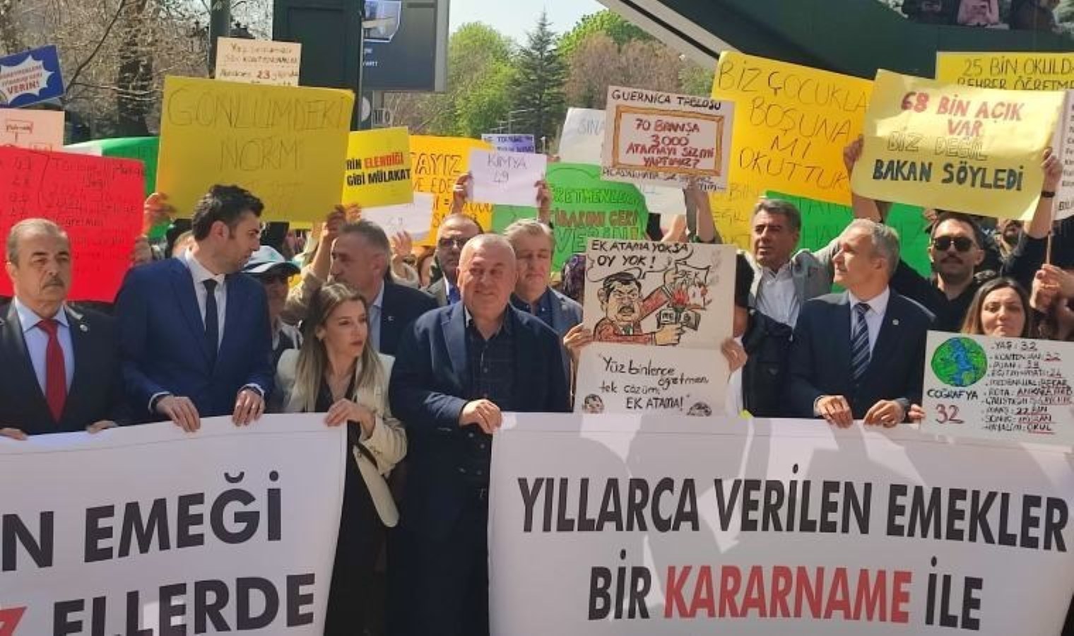 Mülakat mağduru, atanmayan öğretmenlerden Bakan Tekin’e anlamlı soru: ‘Tasarruf tedbirlerinin öznesi neden biziz?’