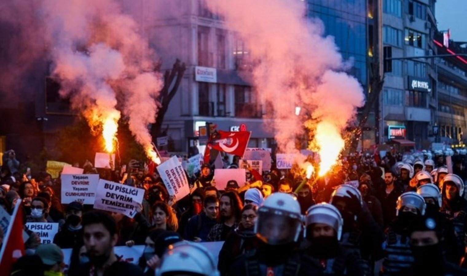 NY Times bu manşetle duyurdu: ‘Ateş çoktan yakıldı…’