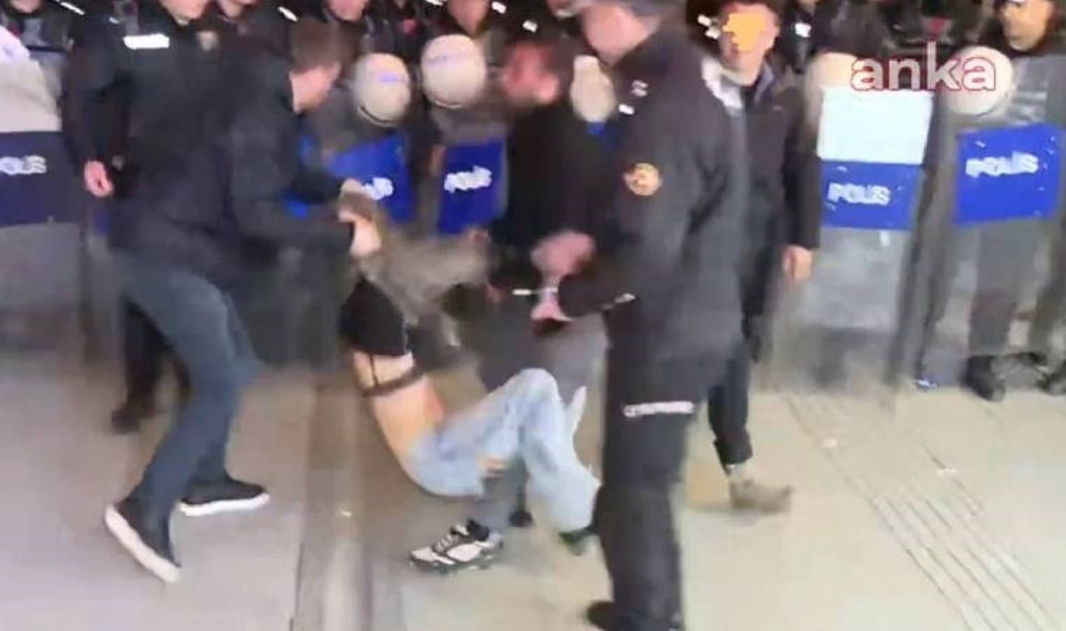 O görüntüler büyük tepki çekmişti: Ankara Valiliği’nden tepki çeken gözaltıya ilişkin açıklama!