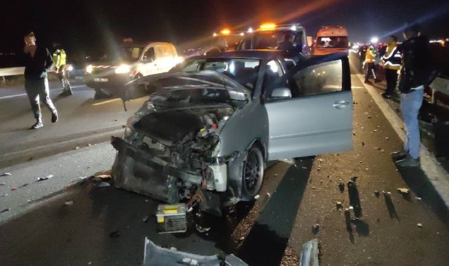 Otoyolda zincirleme kaza: Ölü ve yaralılar var!