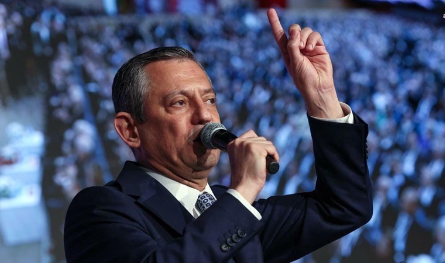 Özgür Özel, Mahir Polat’ı ziyaret etti: ‘Ne bizim ne milletin tahammülü kaldı’