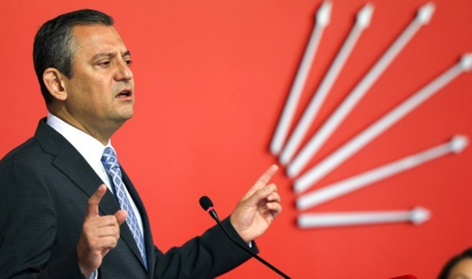 Özgür Özel’den 23 Nisan mesajı: ‘Hepimizin tarihsel sorumluluğu’