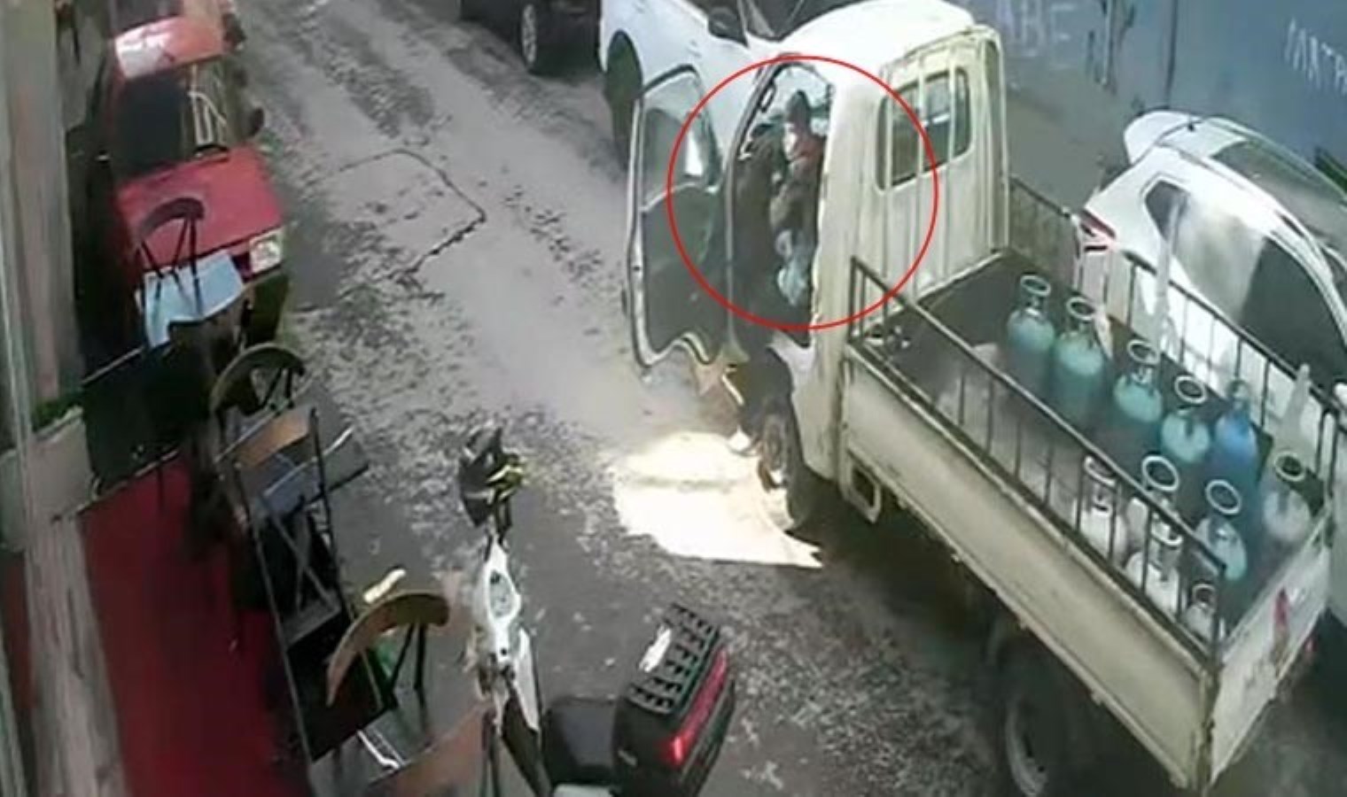 Park halindeyken hareket eden kamyoneti, 13 yaşındaki Yusuf durdurdu