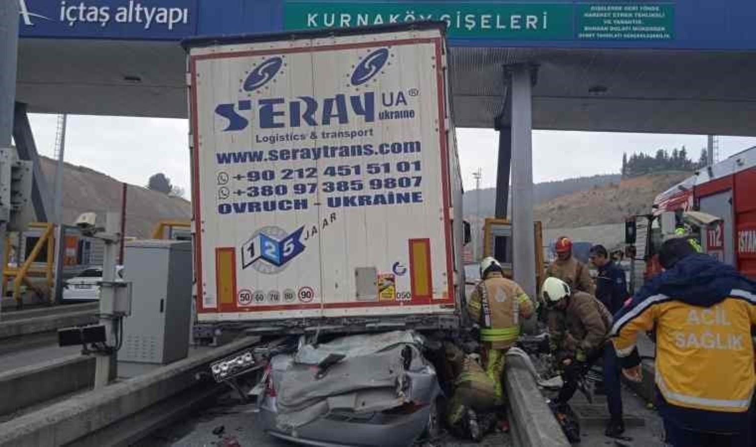 Pendik’te otomobil TIR’ın altında girdi: 4 ölü