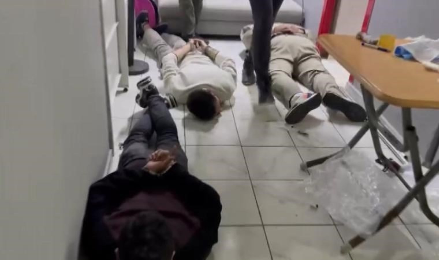 Petshopa uyuşturucu operasyonu: 4 gözaltı