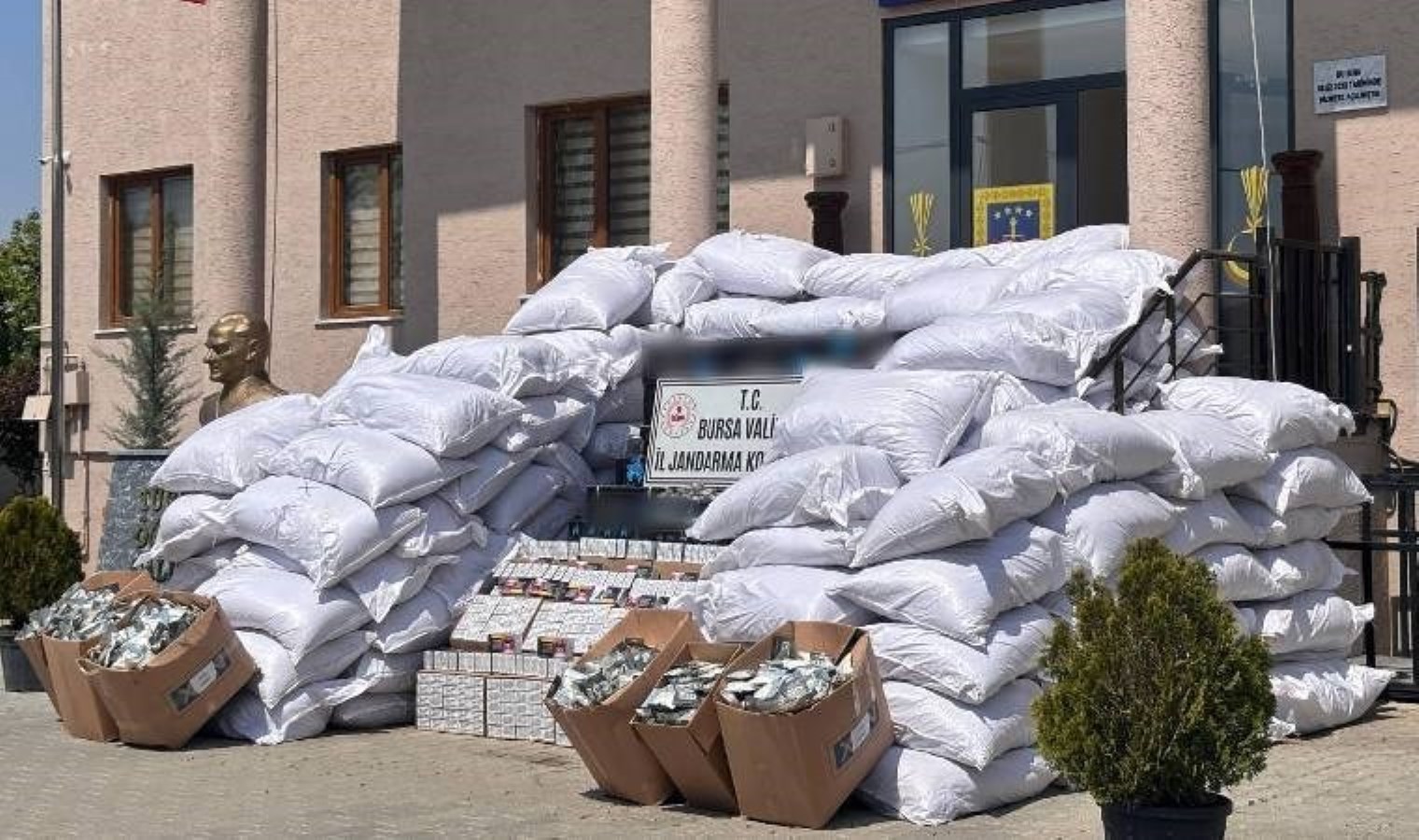 Piyasa değeri 2,3 milyon… Bursa’da kaçak tütün operasyonu!