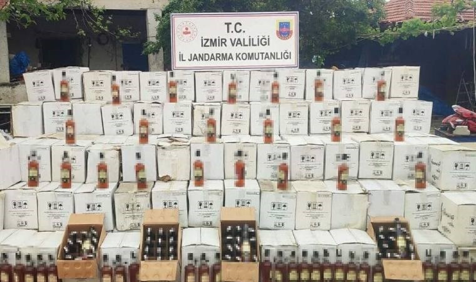 Piyasa değeri 3 milyon… İzmir’de ‘kaçak içki’ operasyonu!