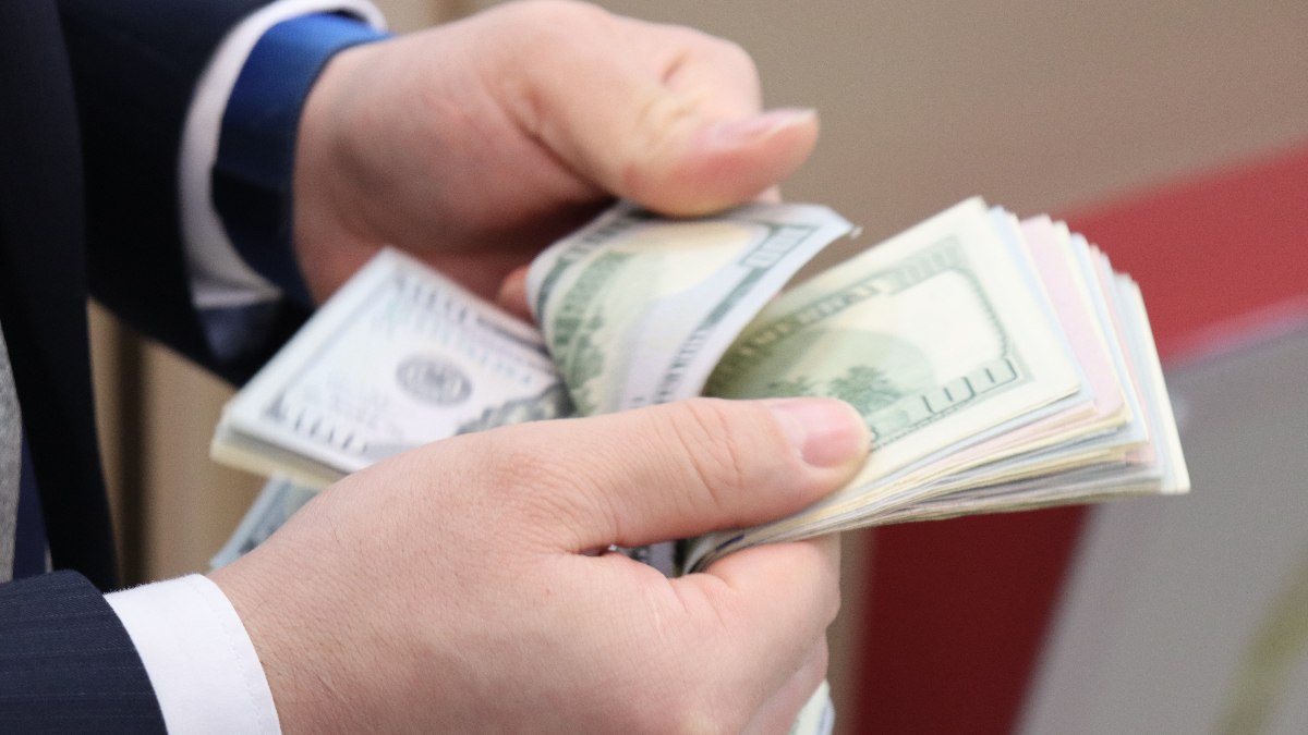 Piyasalarda sınırlı hareketlilik sürüyor! 27 Şubat’ta altın ve döviz fiyatları