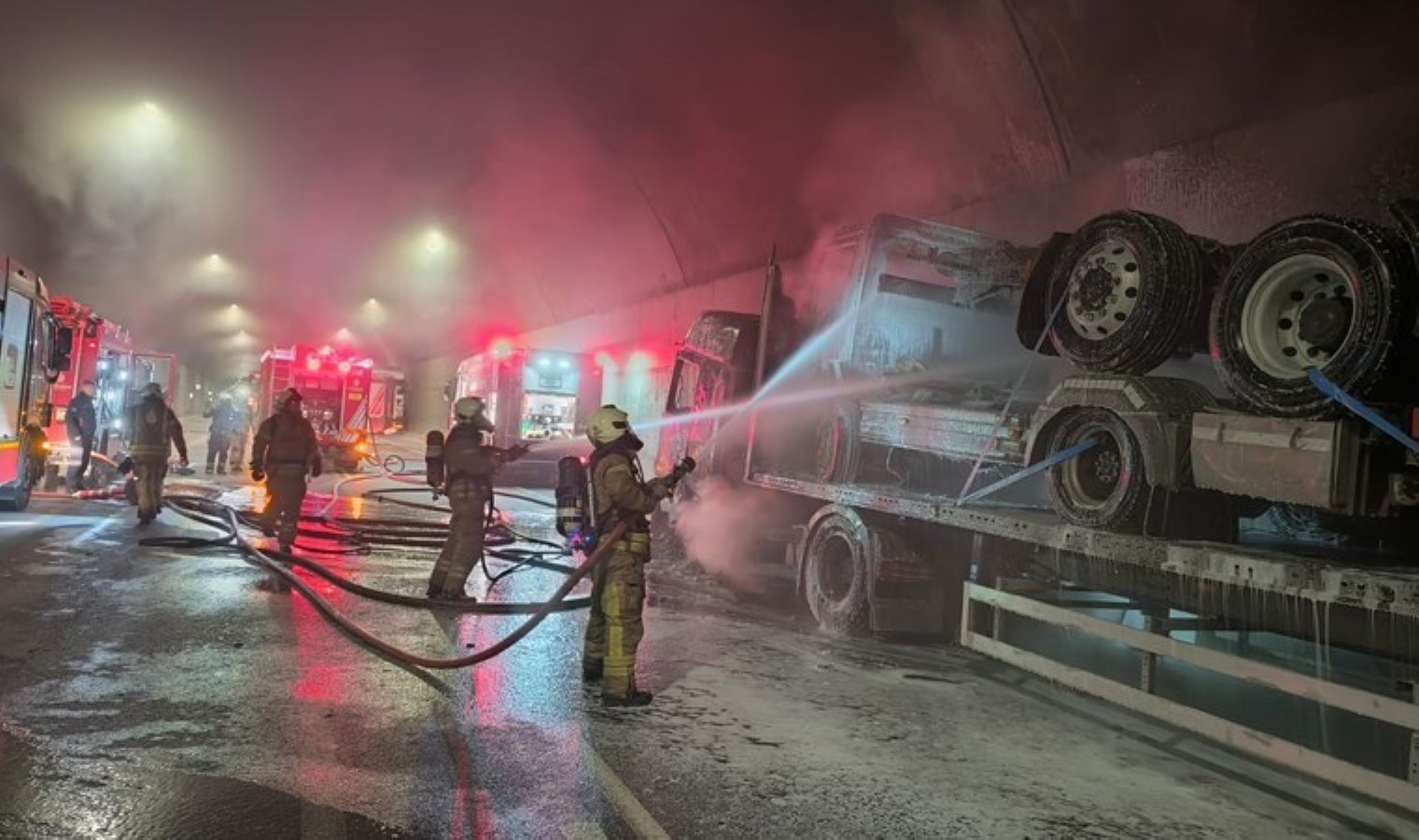 Sabiha Gökçen bağlantı yolunda korkutan yangın: Patlama anı kameraya yansıdı!
