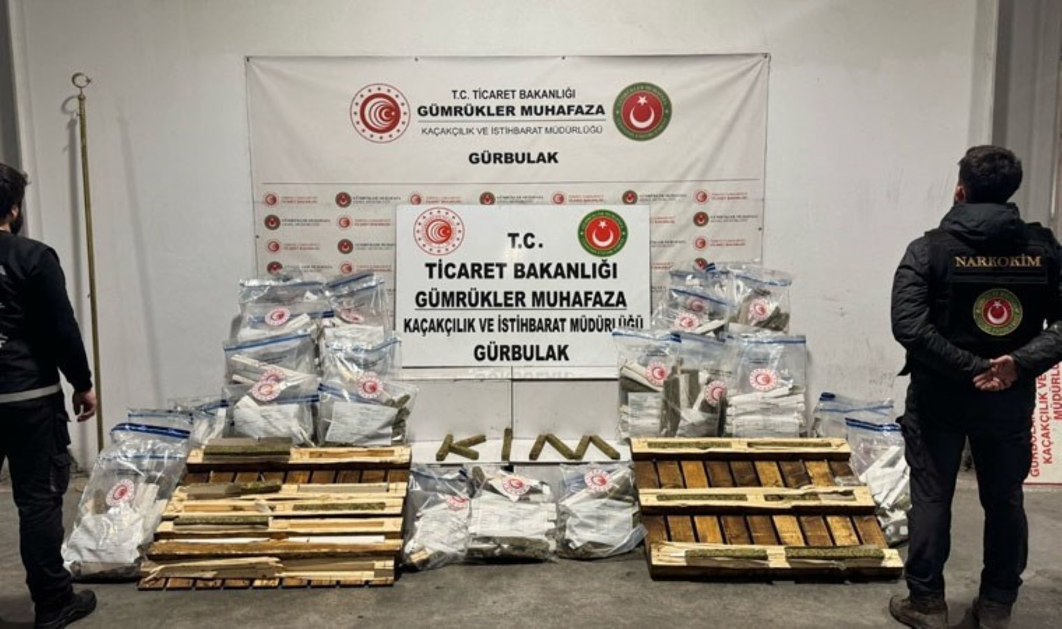 Sabiha Gökçen Havalimanı ve gümrük kapılarında kilolarca uyuşturucu ele geçirildi