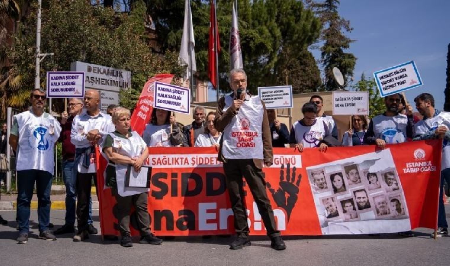 Sağlık çalışanları: Şiddetsiz bir ülke, şiddetsiz bir sağlık ortamı istiyoruz!