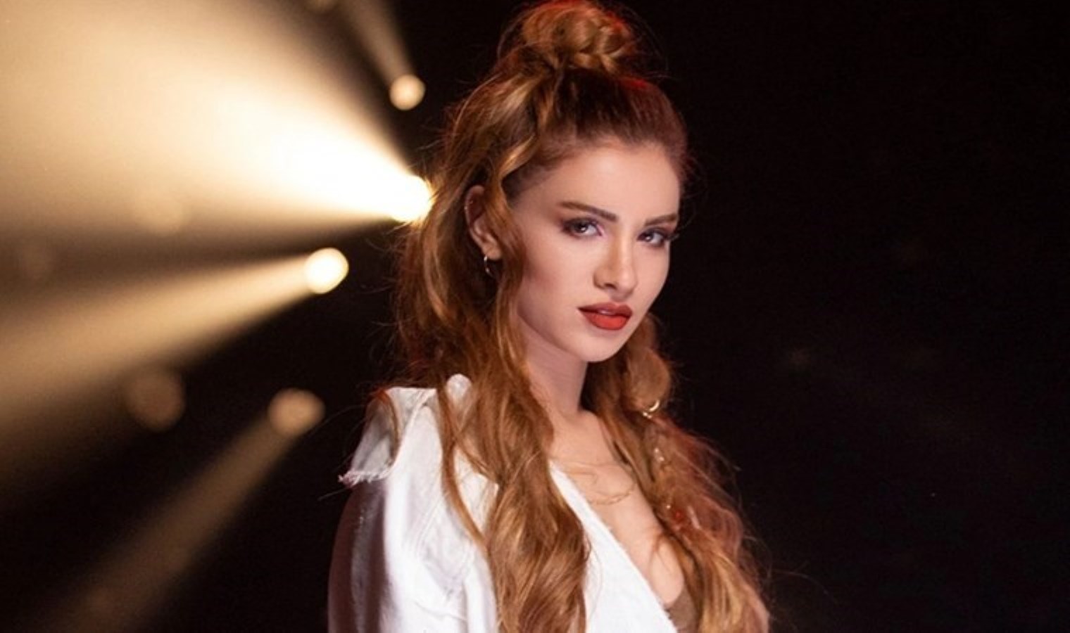 Sahte siparişler ve doktor randevuları… Ünlü şarkıcı Feride Hilal Akın’dan suç duyurusu!