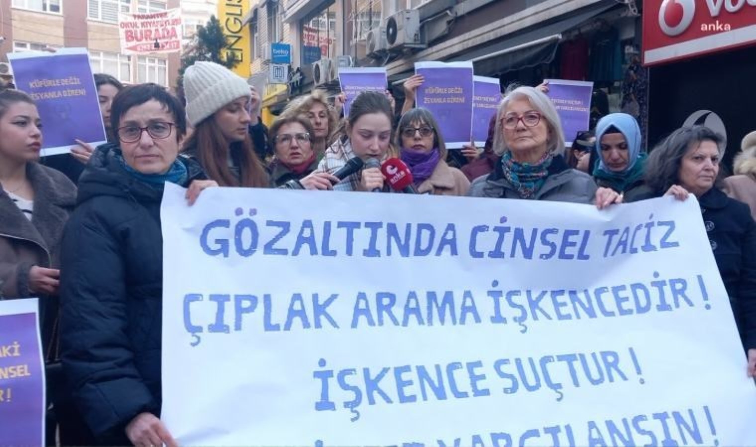 Samsun’da ‘çıplak arama’ eylemi: ‘Gözaltındaki cinsel taciz, çıplak arama işkencedir, suçtur’