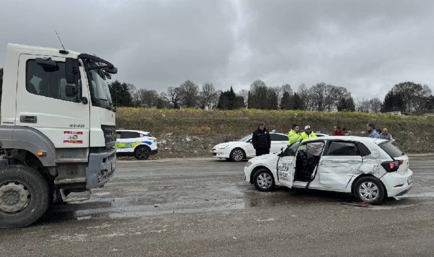 Samsun’da feci kaza… Beton mikseriyle sürücü kursu aracı çarpıştı: Yaralılar var!