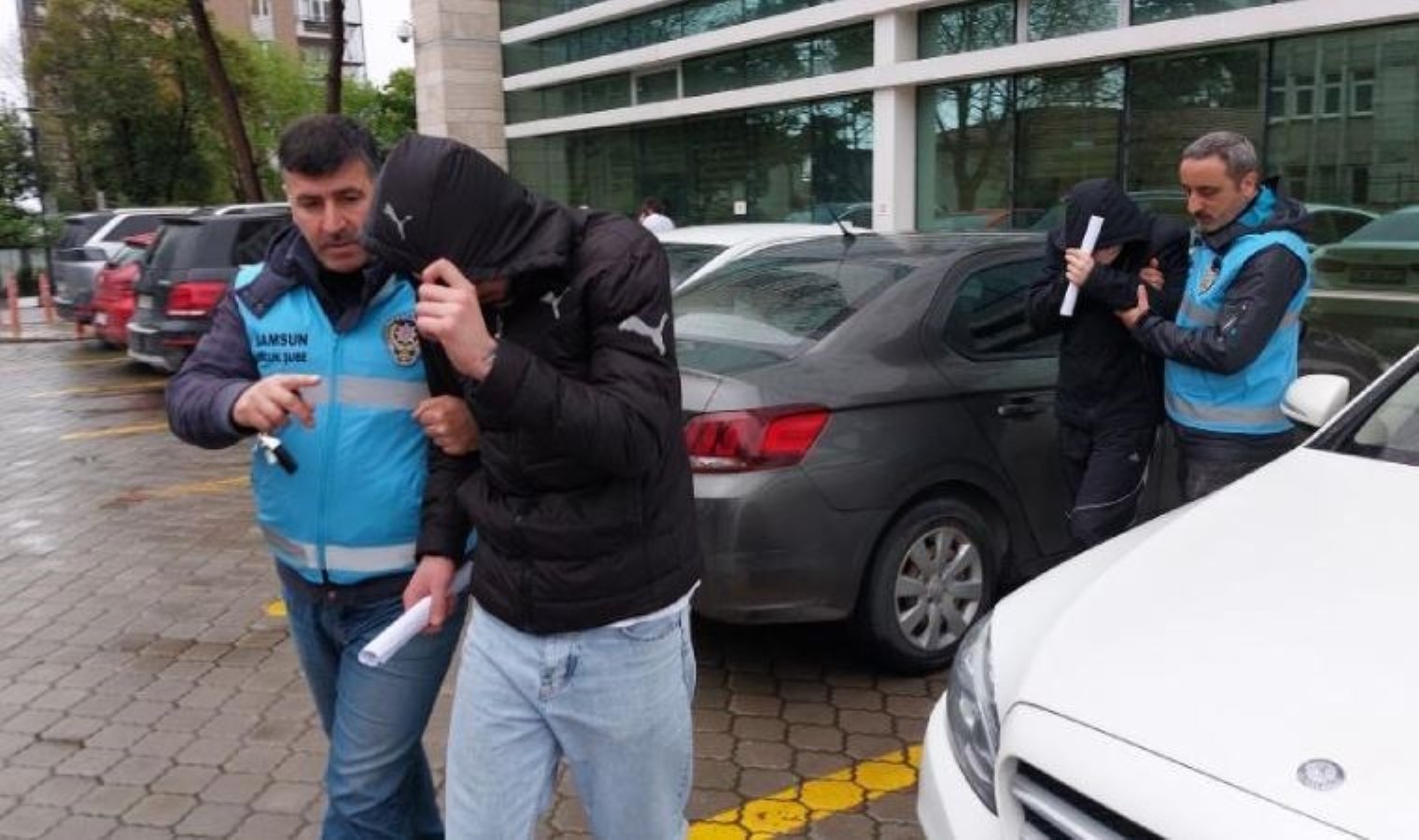 Samsun’daki okulda öğretmeni hastanelik eden 2 kişi tutuklandı