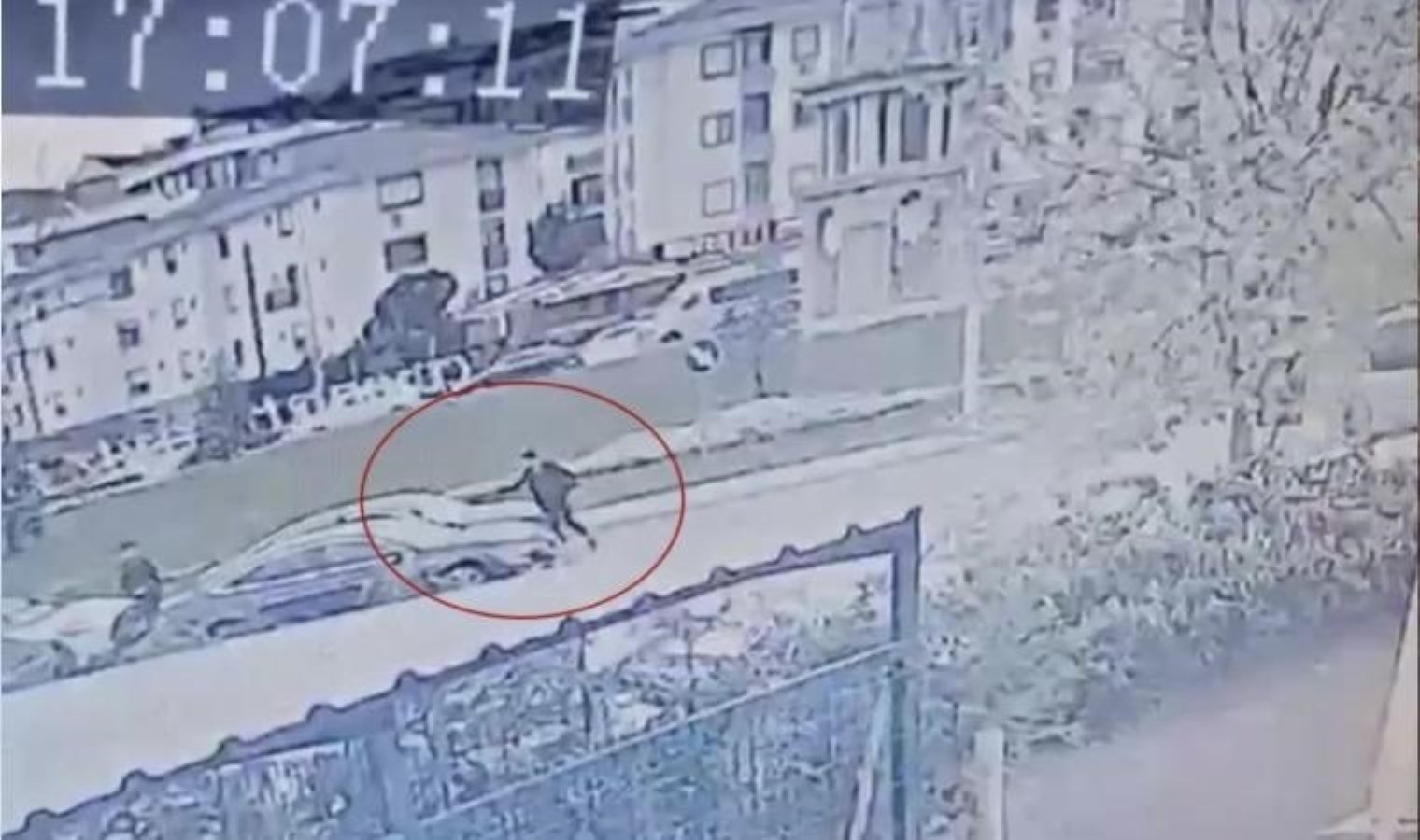 Sancaktepe’de trafikte dehşet saçtı! Silahla saldırıp ‘sen bunu hak ettin’ dedi