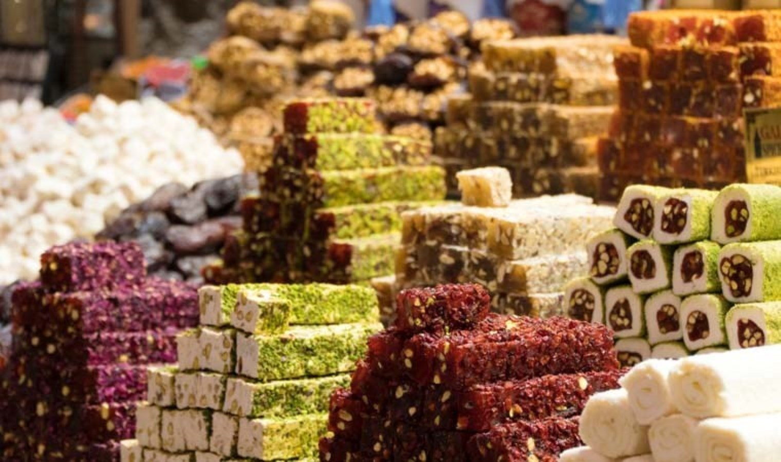 Şanlıurfa’da 2 ton küflenmiş ve tarihi geçmiş lokum ele geçirildi