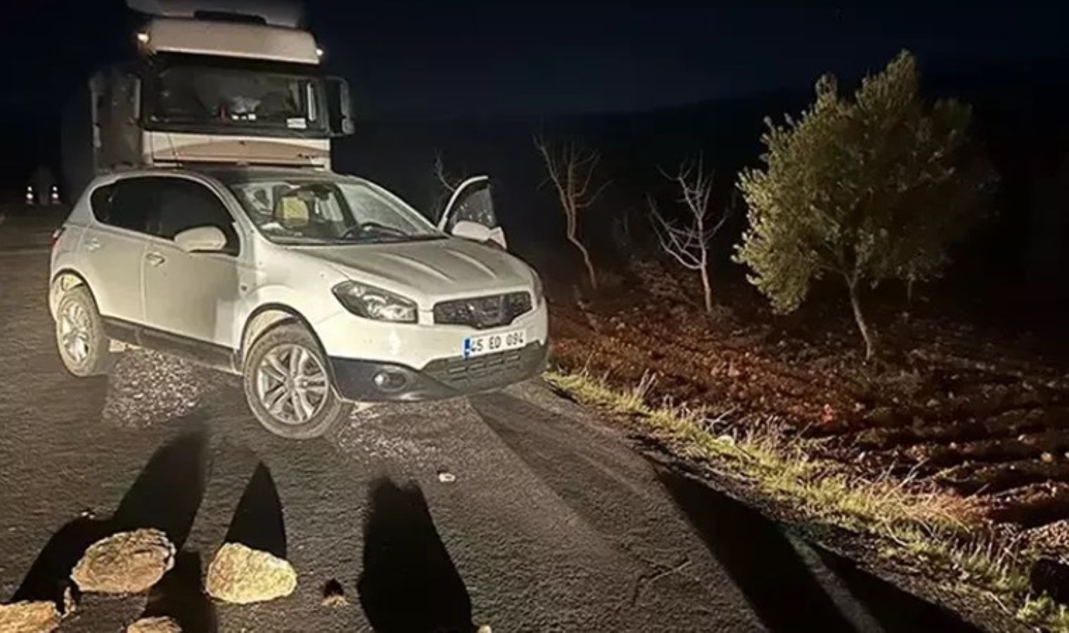 Şanlıurfa’da AKP’li belediye meclis üyesinin aracına silahlı saldırı!