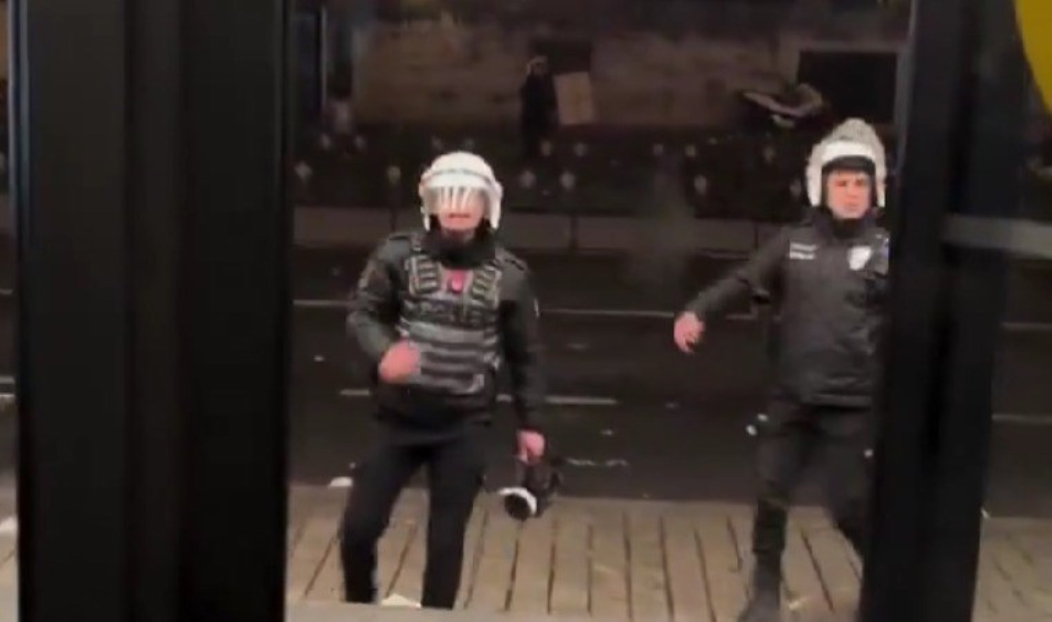 Saraçhane’de polis otele sığınan eylemcilere böyle seslendi: Gel lan, çıkın dışarı