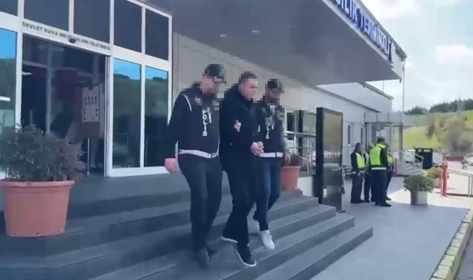 ‘Sarallar’ suç örgütü yöneticisi, Atatürk Havalimanı’nda yakalandı!