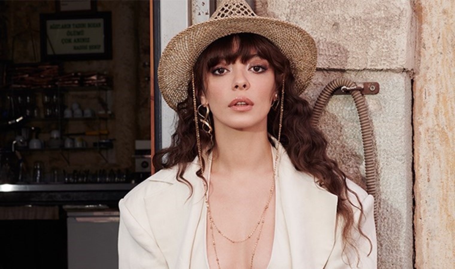 Selin Şekerci korkunç bir hastalık sürecinden geçtiğini açıkladı: ‘Covid’e el öptüren bir salgın’