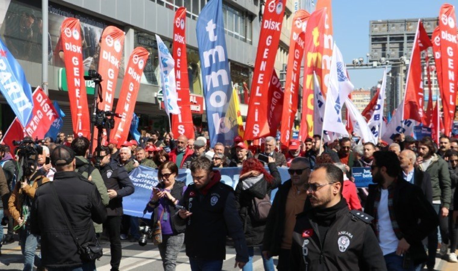 Sendikalardan İmamoğlu’nun gözaltına alınmasına tepki
