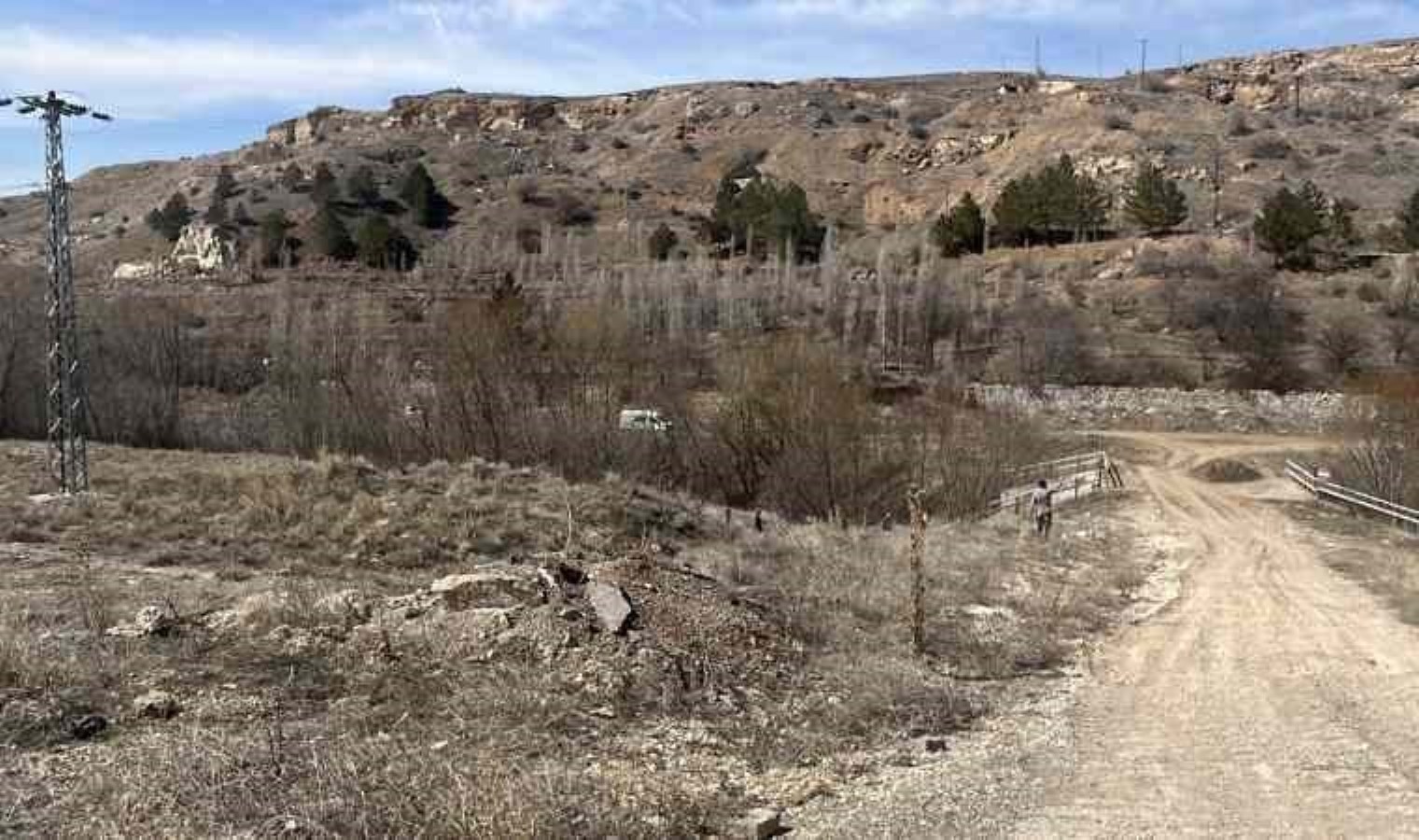 Sivas’ta dere kenarında roket parçası bulundu!