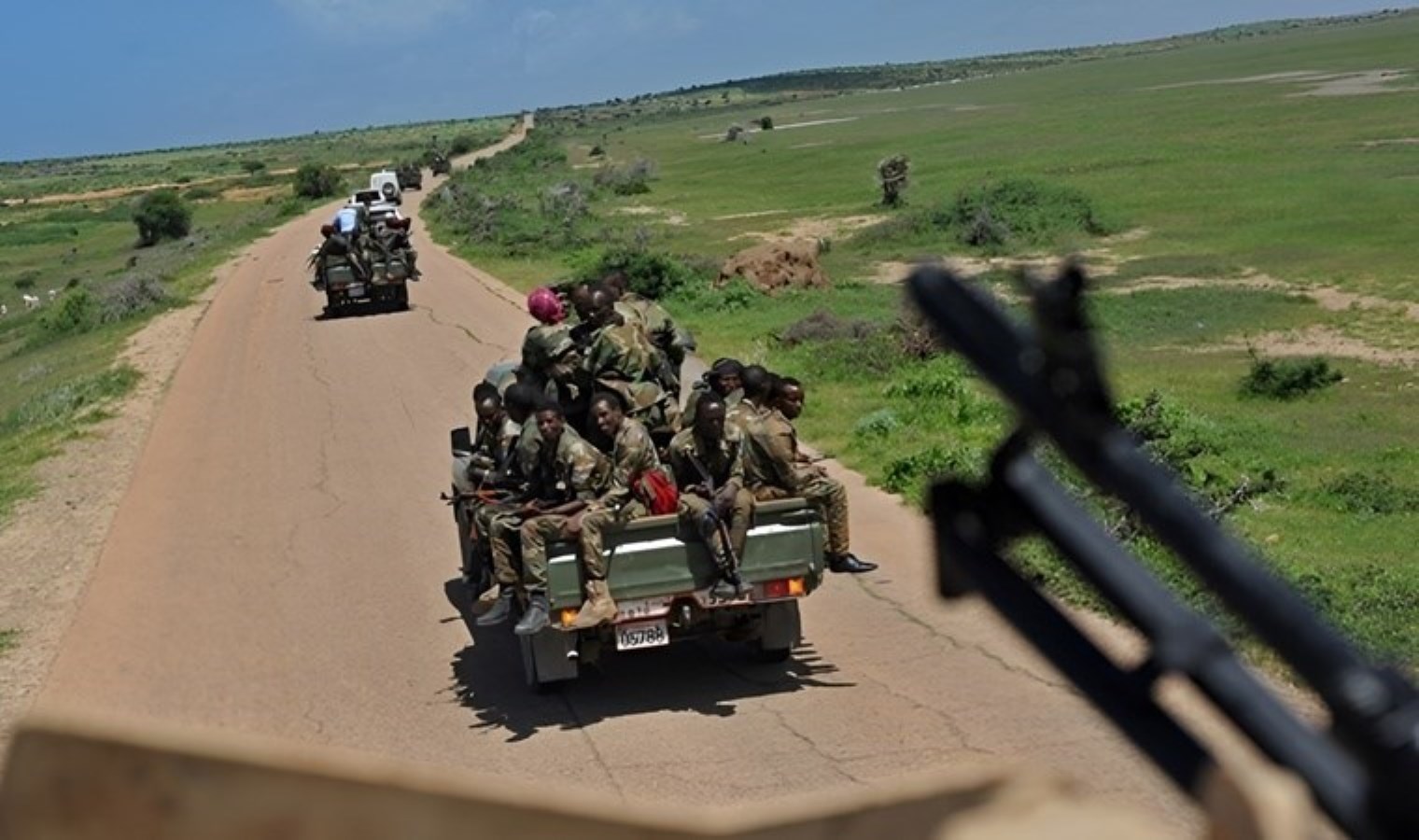 Somali basını: El Şebab’ın ilerleyişi sürerken Türkiye Mogadişu’ya asker konuşlandırdı