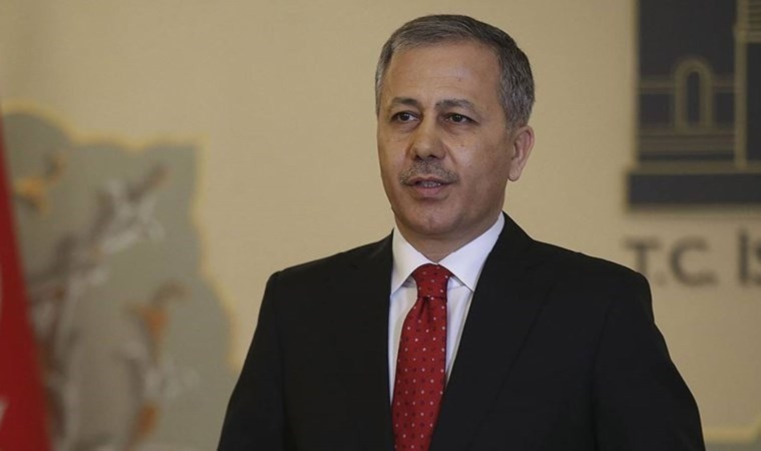 Son Dakika… Bakan Yerlikaya açıkladı: Bin 879 yurttaş gözaltına alındı!