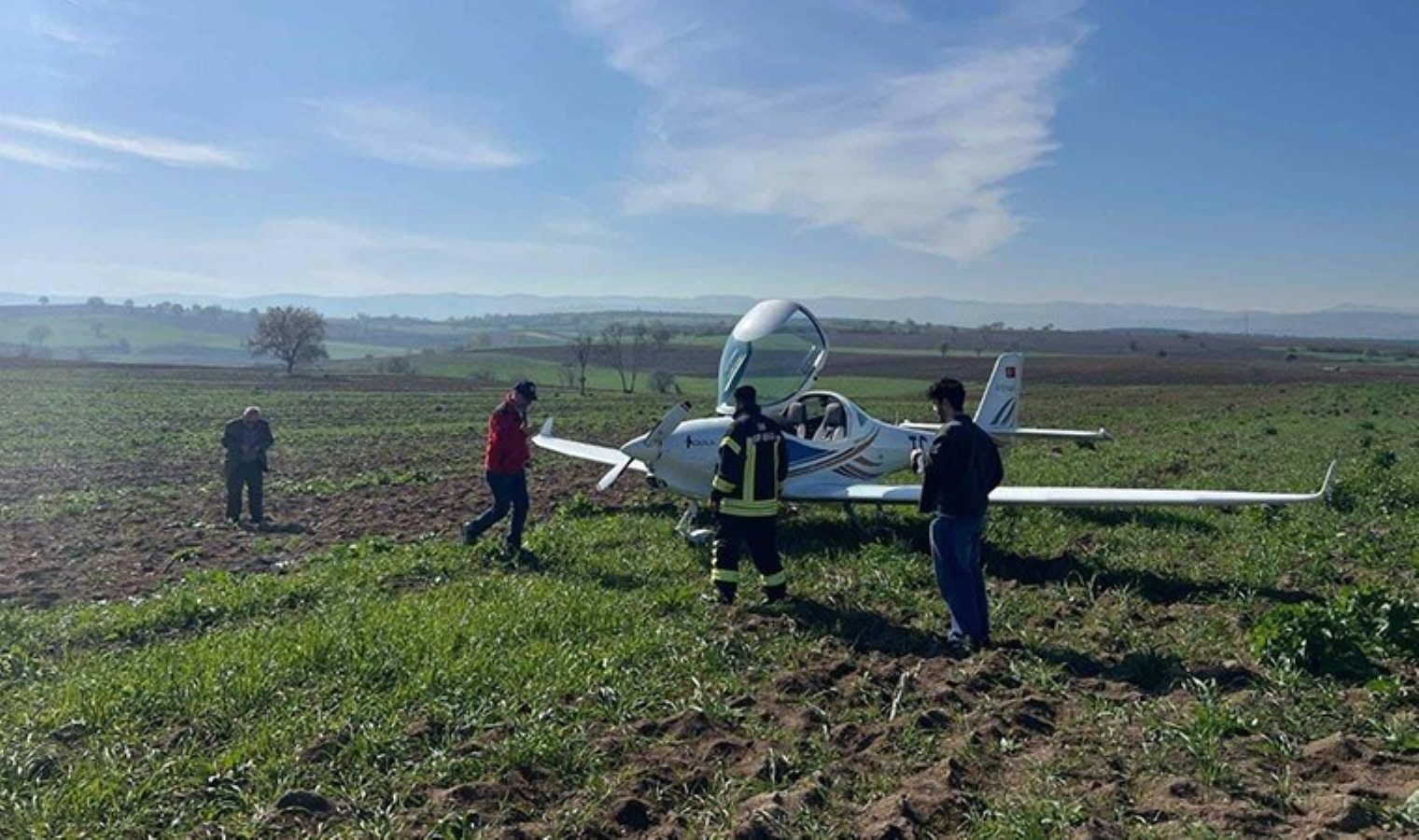 Son dakika… Bursa’da eğitim uçağı zorunlu iniş yaptı!