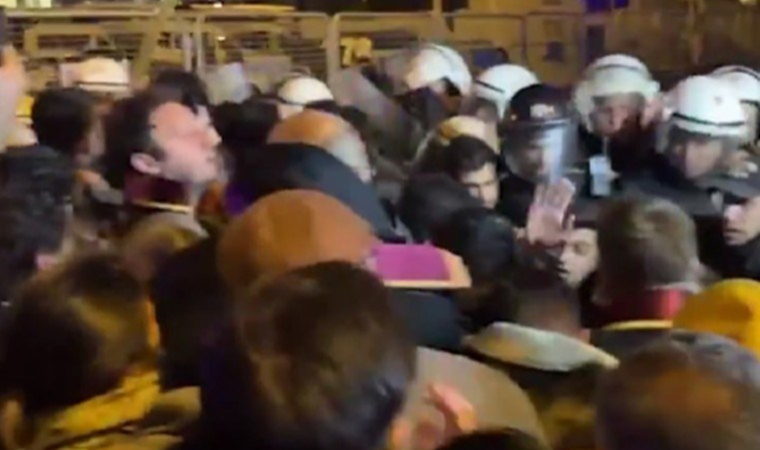 Son Dakika… Çağlayan’da avukatlara polis müdahalesi!