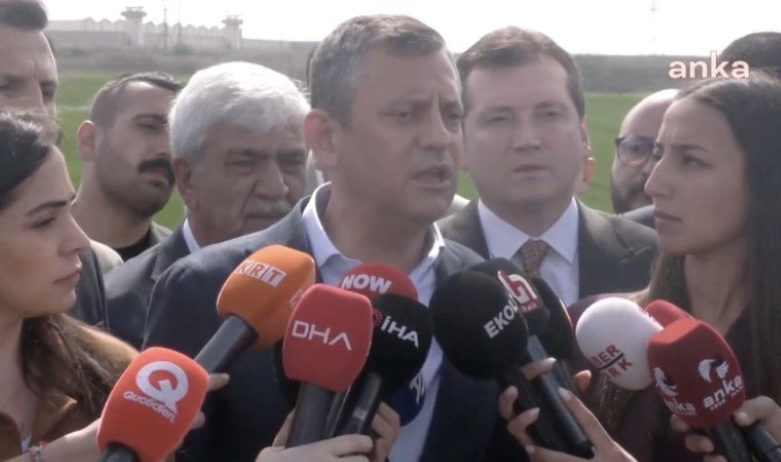 Son Dakika… Özel’den tutuklu gençler için sert sözler: ‘Yemin ederim ben unutmam!’