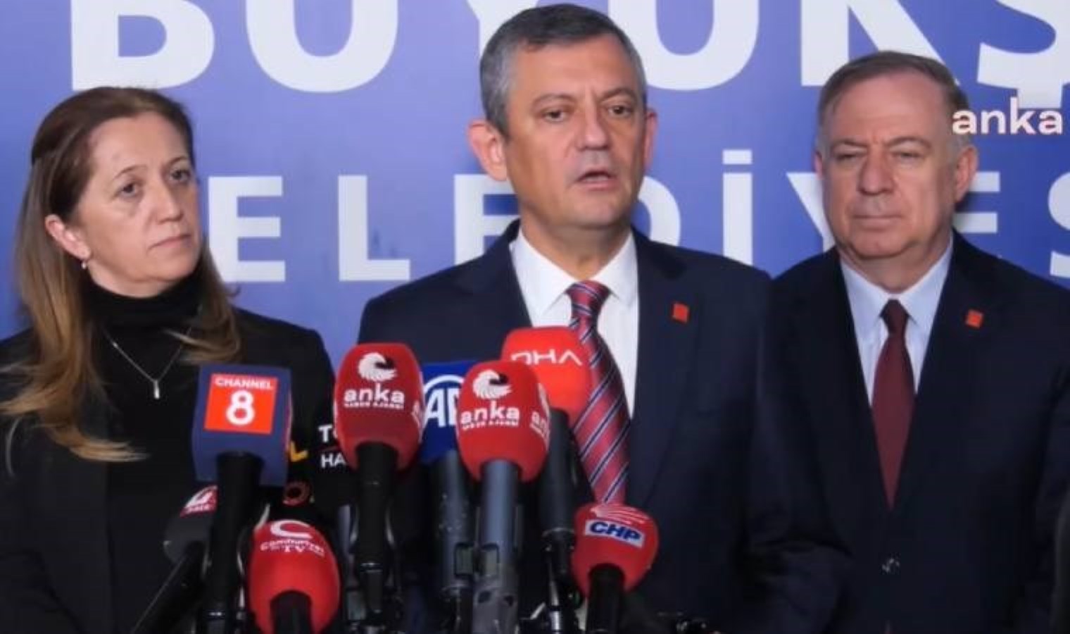 Son dakika… Özgür Özel ile Arzu Çerkezoğlu’ndan ortak açıklama: ‘Her yeri tutsalar da evinizin önüne çıkın’