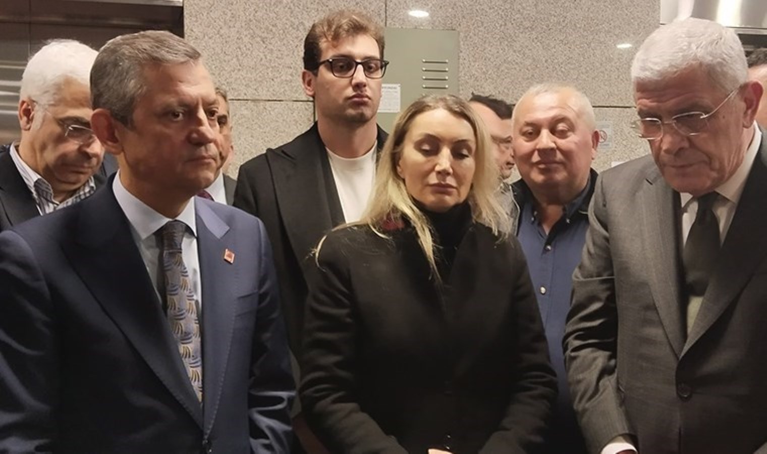 Son Dakika… Özgür Özel ve Dilek İmamoğlu Çağlayan’da Ekrem İmamoğlu ile görüşecek